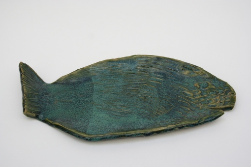 Fish platter, scored with ocean blue on green